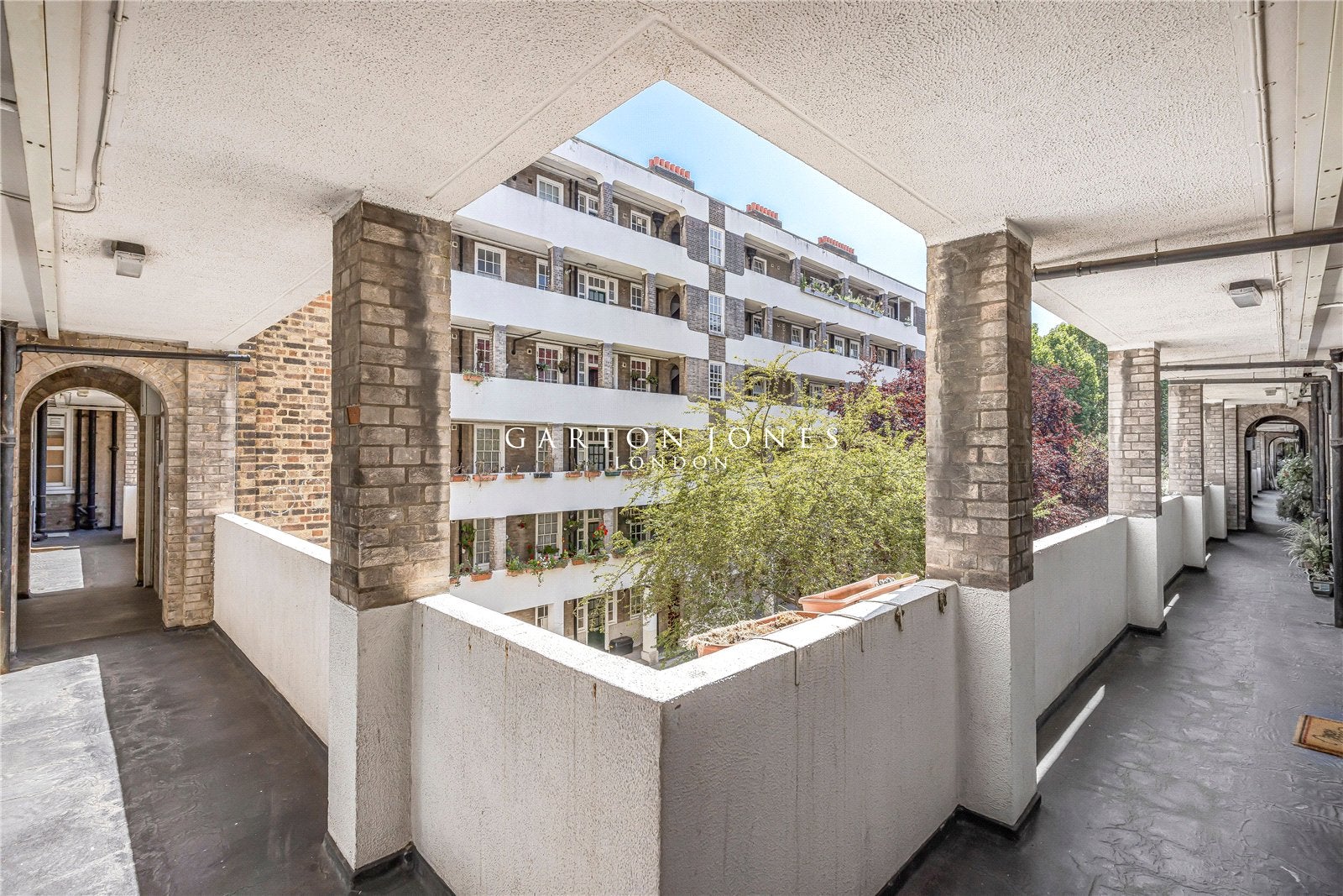 Flat Page Street in City of Westminster