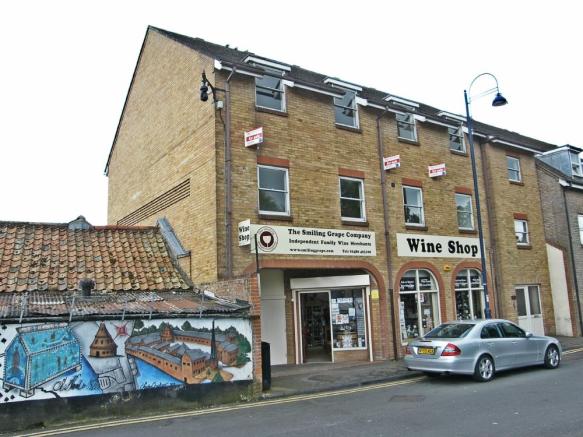 Flat Priory Lane in Huntingdonshire