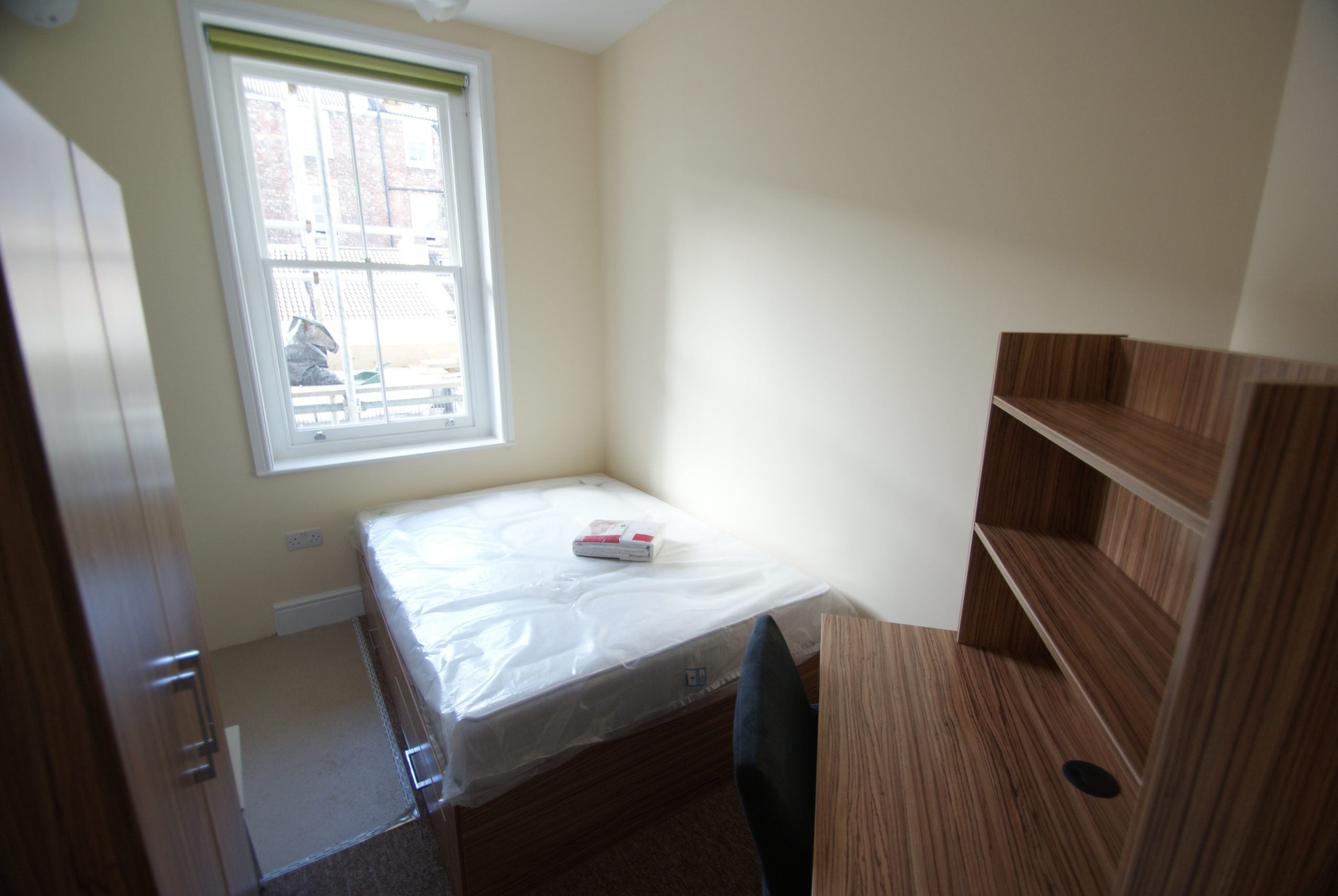 Room Elmdale Road in Bristol