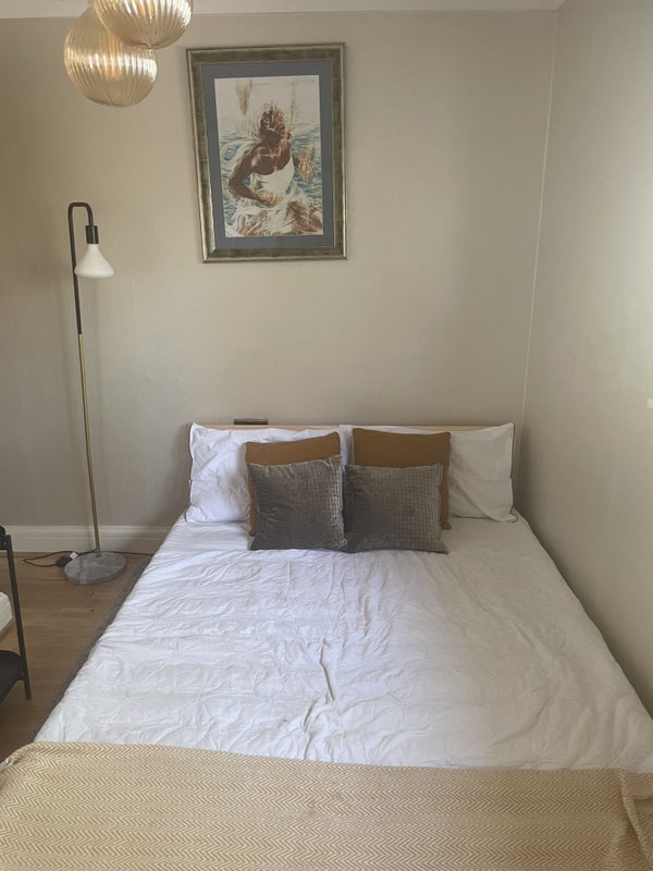 Room Canal Walk in Greater London