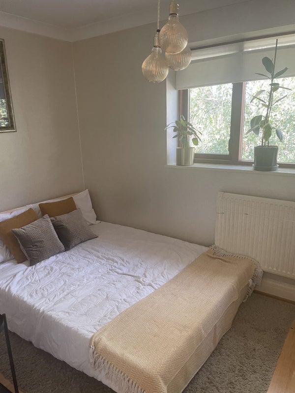 Room Canal Walk in Greater London
