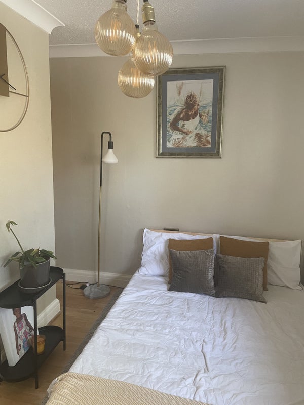Room Canal Walk in Greater London