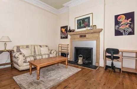Flat Egham Hill in Borough of Runnymede