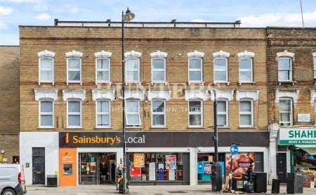 Flat Stoke Newington High Street in Greater London