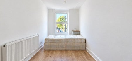 Flat Stoke Newington High Street in Greater London