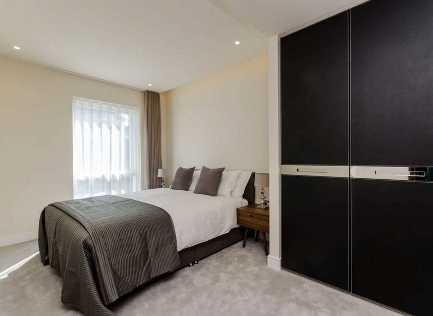 Flat Park Street in Greater London