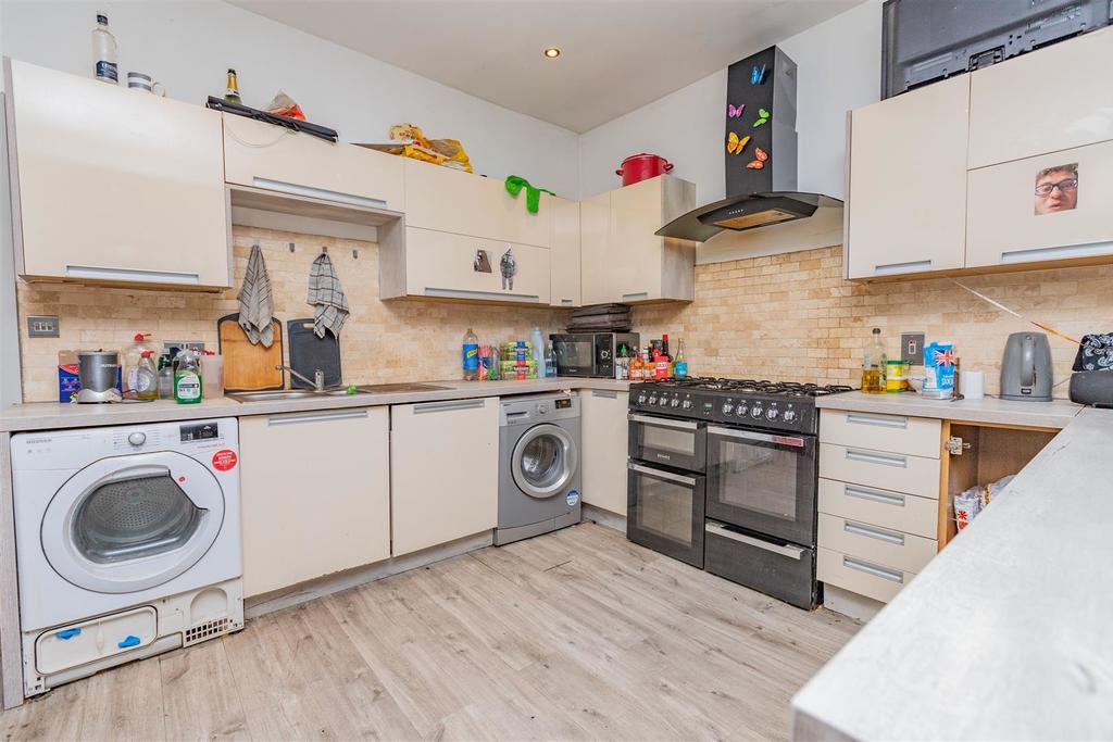Room Heeley Road in Birmingham