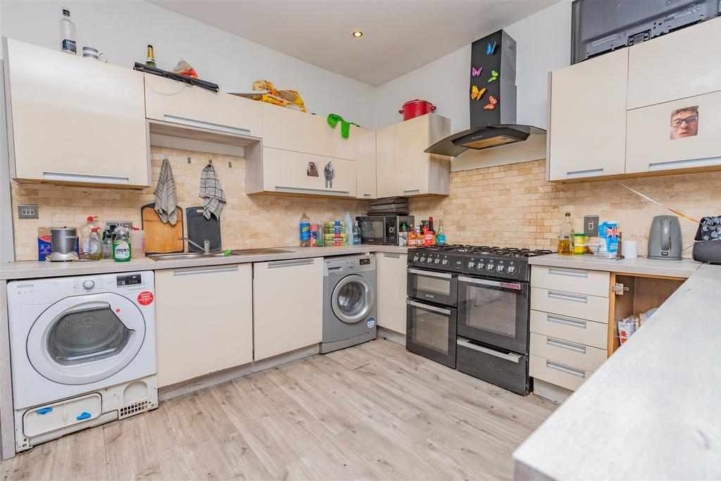Room Heeley Road in Birmingham