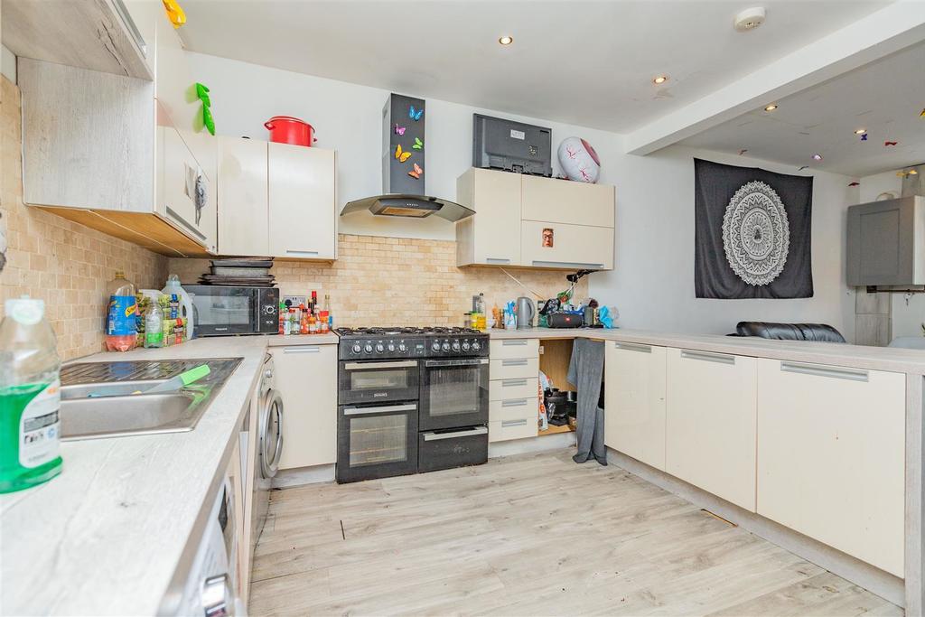 Room Heeley Road in Birmingham