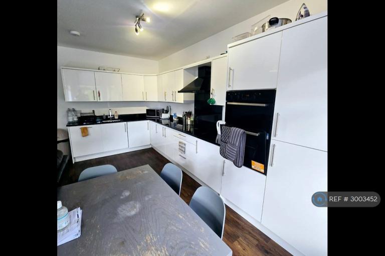 Room Wilmslow Road in Manchester