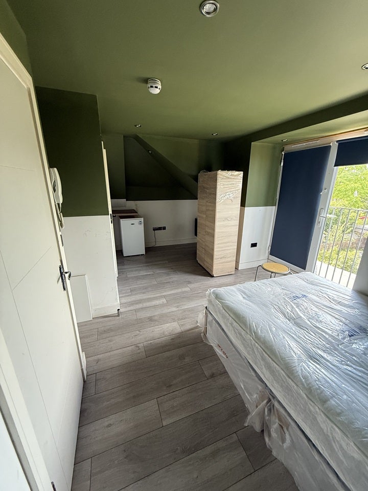 Flat Bellingham Road in Greater London