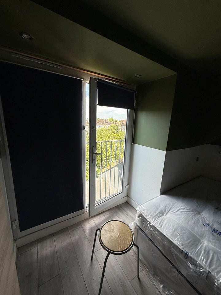 Flat Bellingham Road in Greater London