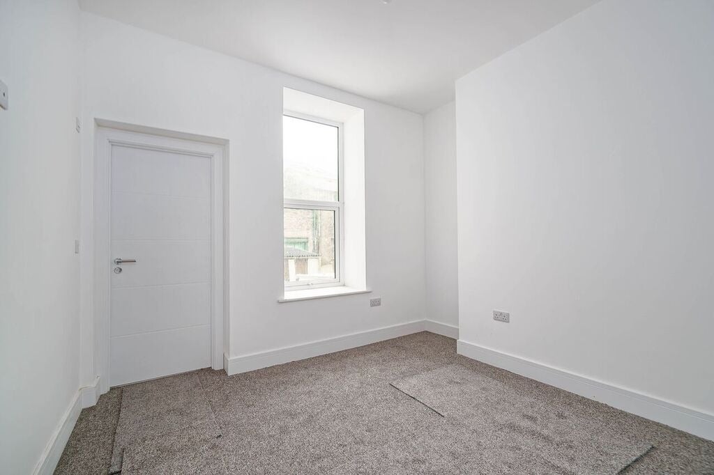 Flat Connaught Avenue in Plymouth