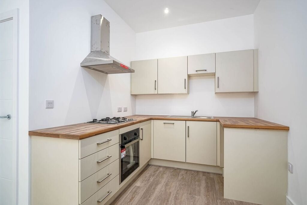Flat Connaught Avenue in Plymouth
