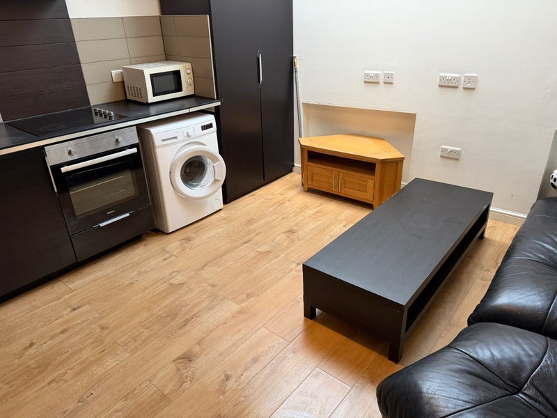 Room Fylde Road in Preston