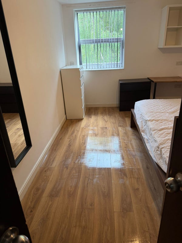 Room Fylde Road in Preston