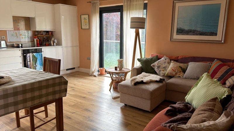 Room Whitefield Road in Bristol