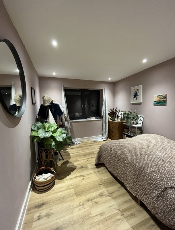 Room Whitefield Road in Bristol