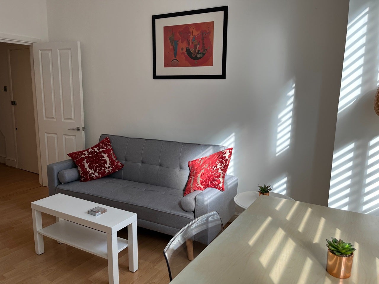 Flat Fleet Road in Greater London