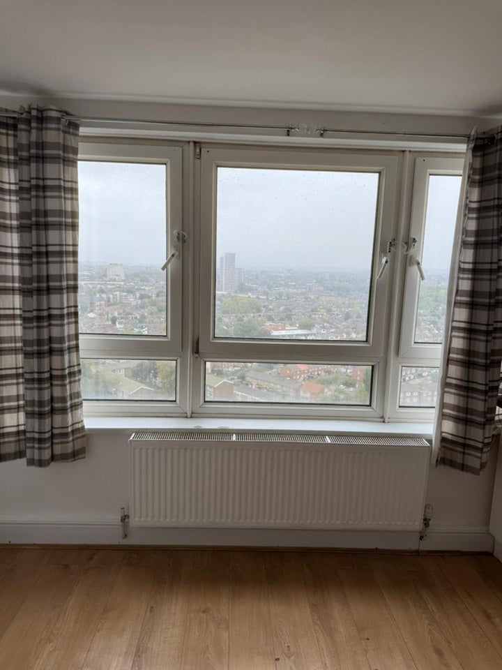 Flat Leather Gardens in Greater London