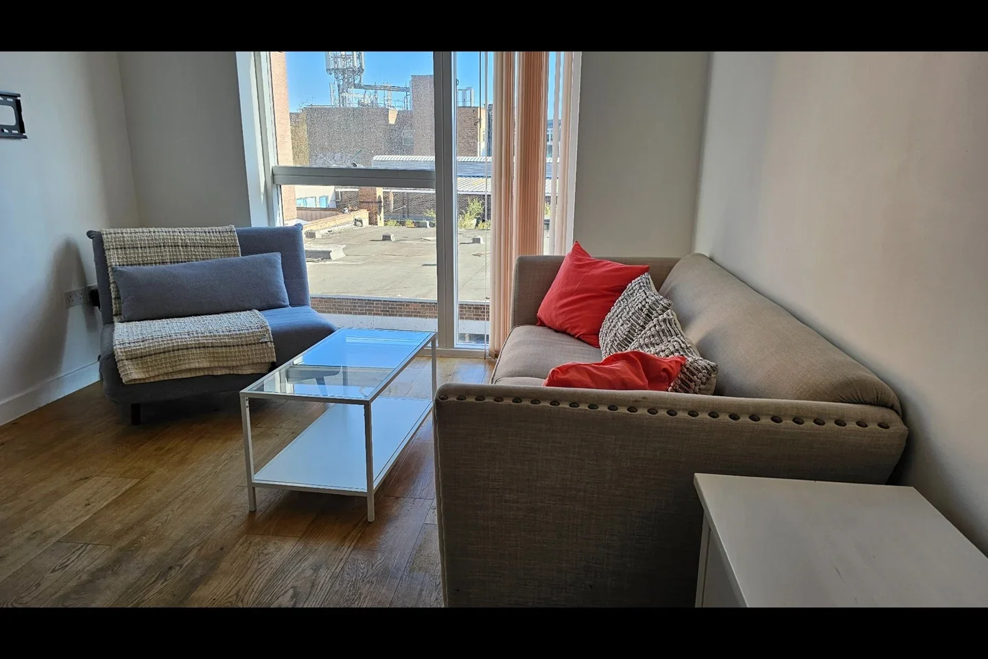 Flat Rosina Street in Greater London