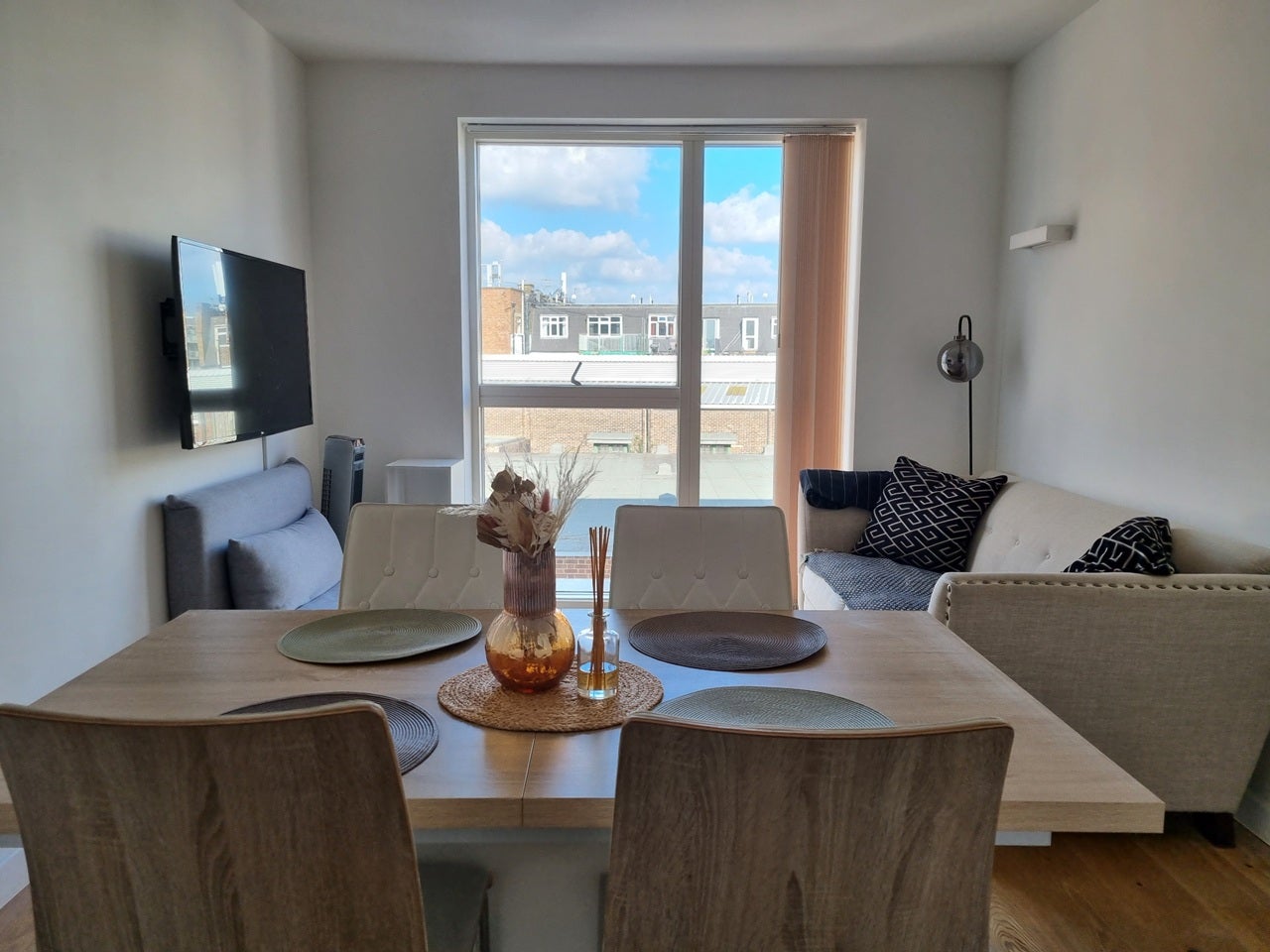 Flat Rosina Street in Greater London