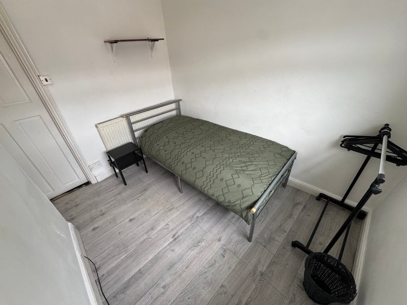 Room Siemens Close in Sheffield