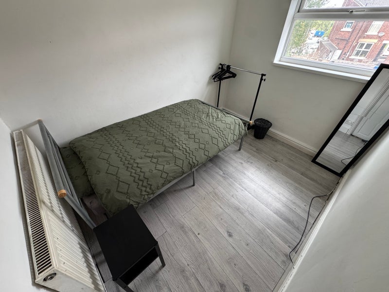 Room Siemens Close in Sheffield