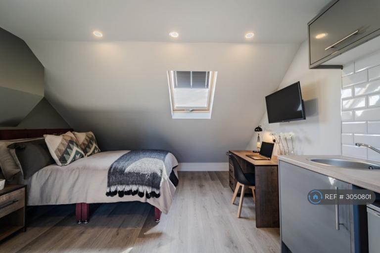 Room Pershore Place in Coventry