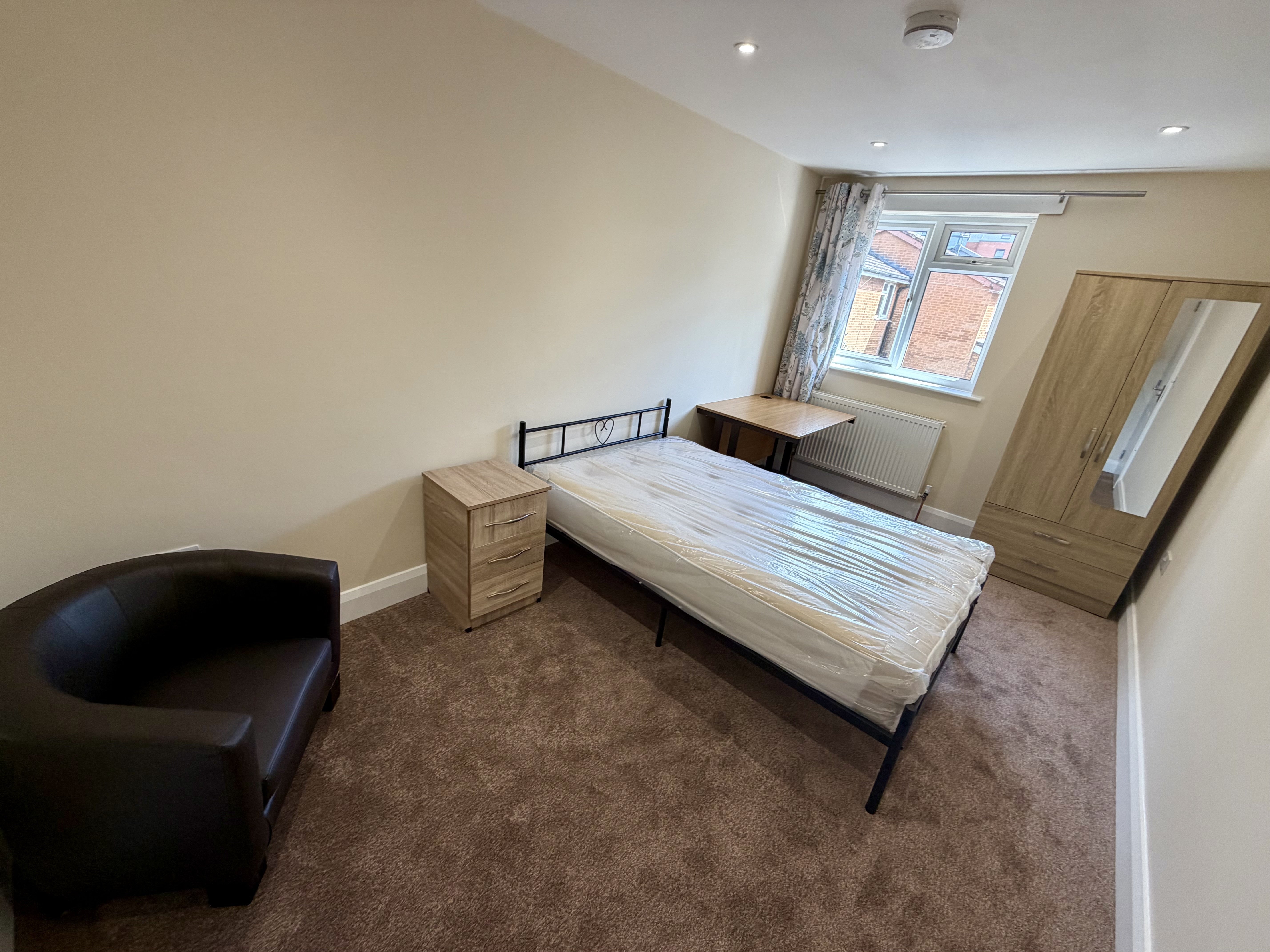 Room Redmere Grove in Manchester