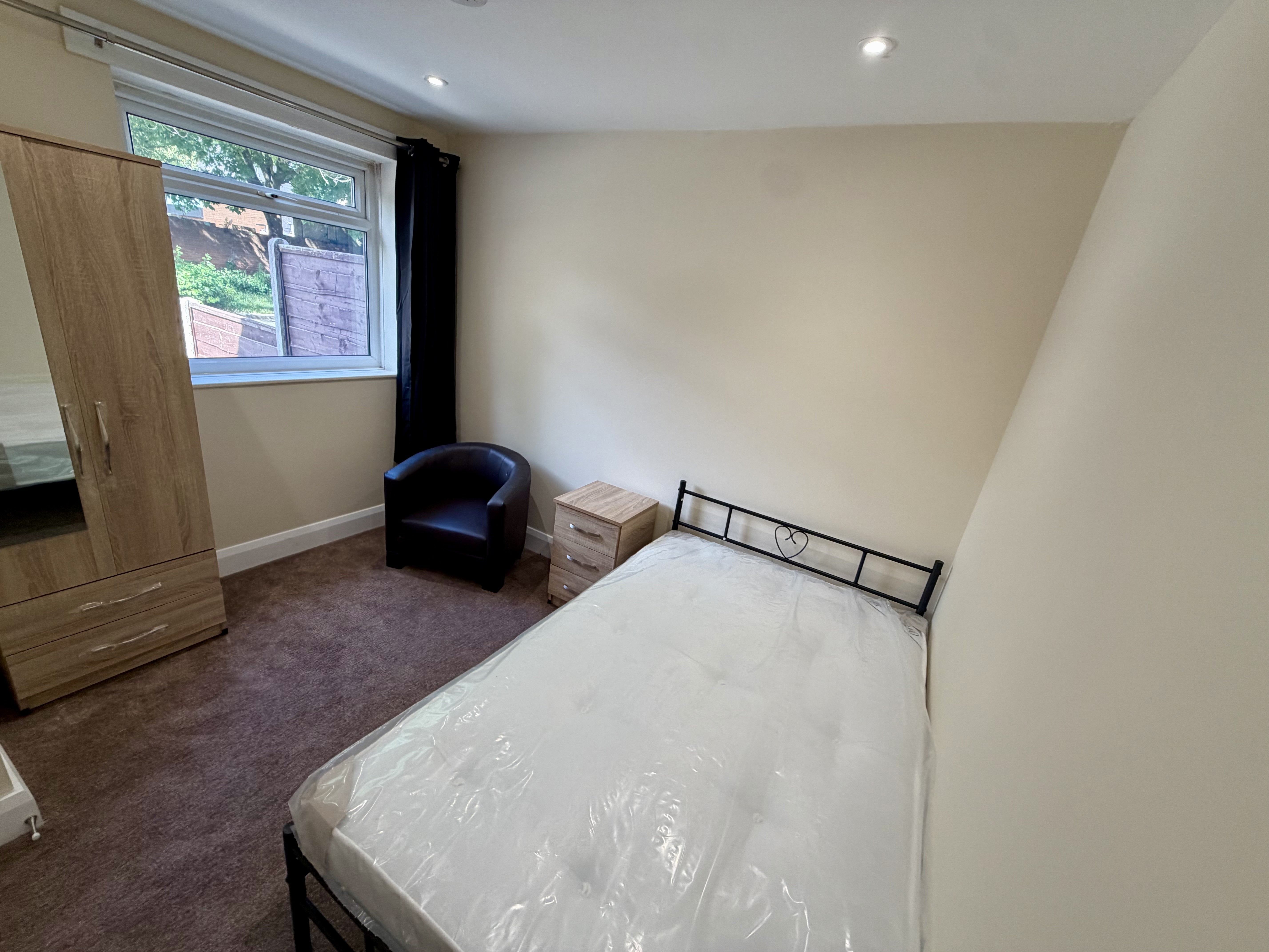 Room Redmere Grove in Manchester