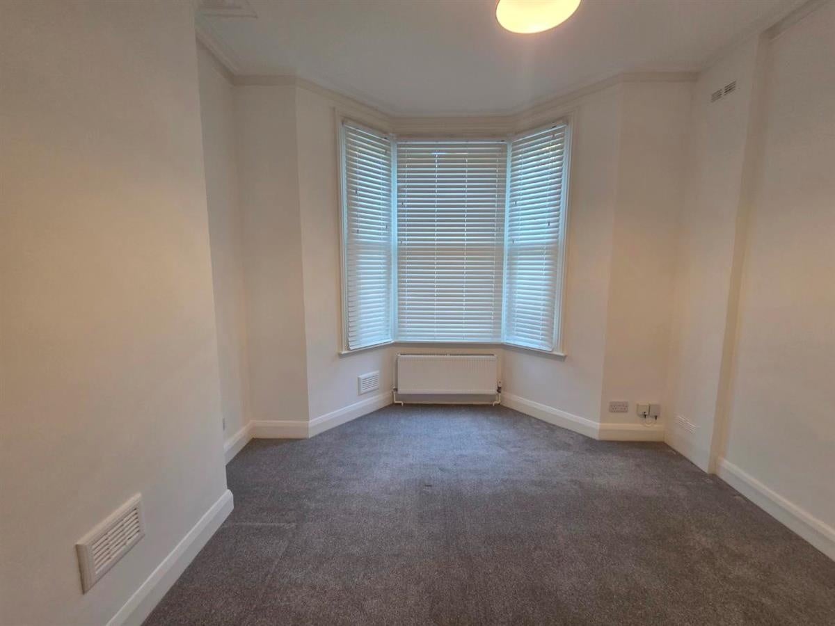 Flat Larcom Street in Greater London