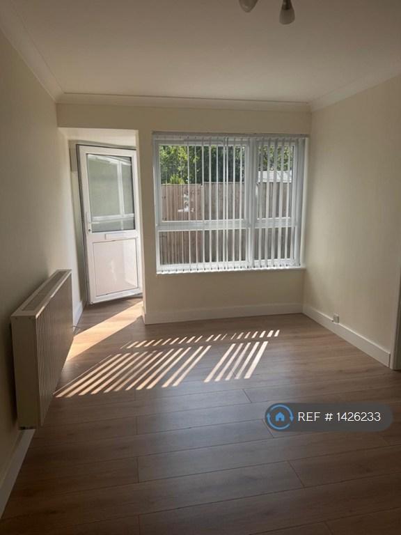 Flat Treagore Road in Southampton