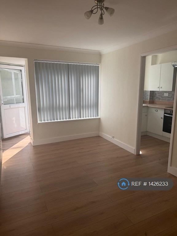 Flat Treagore Road in Southampton