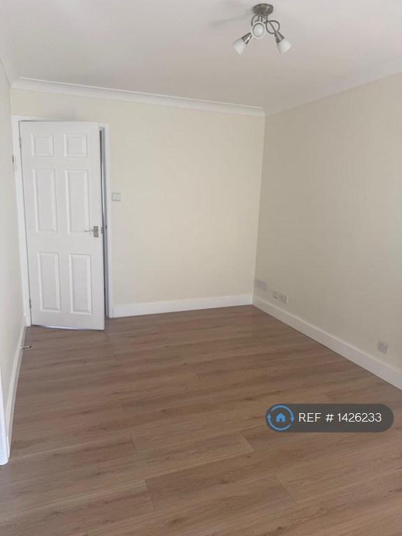 Flat Treagore Road in Southampton