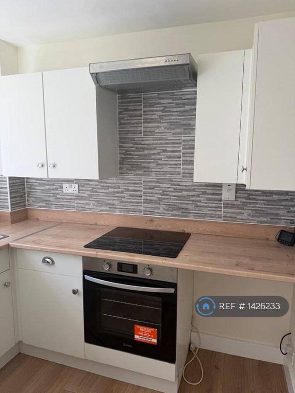 Flat Treagore Road in Southampton