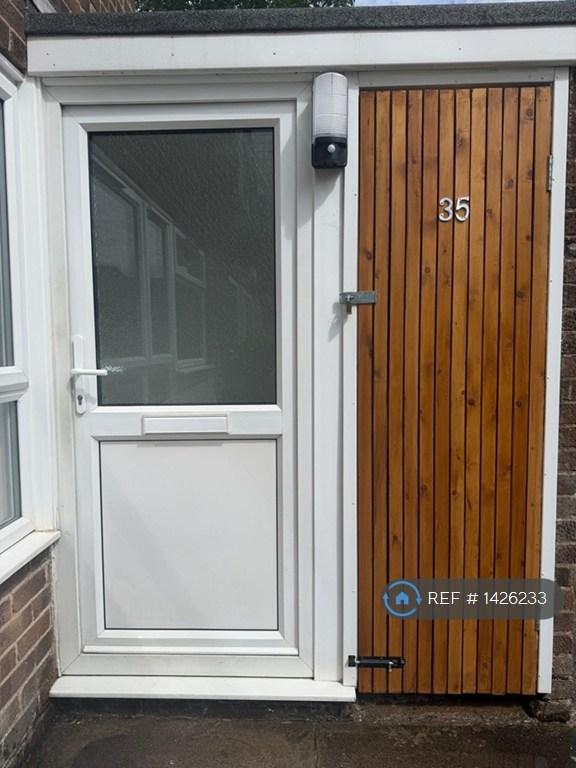 Flat Treagore Road in Southampton