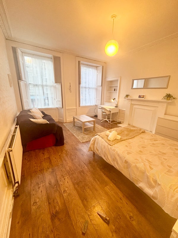 Room Clerk Street in City of Edinburgh