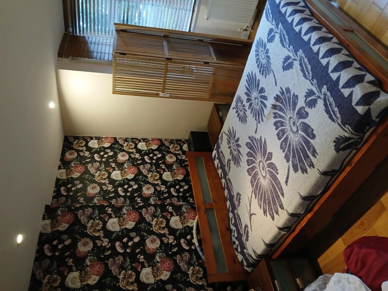 Room Ross Road in Greater London