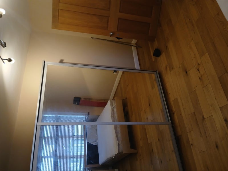 Room Ross Road in Greater London