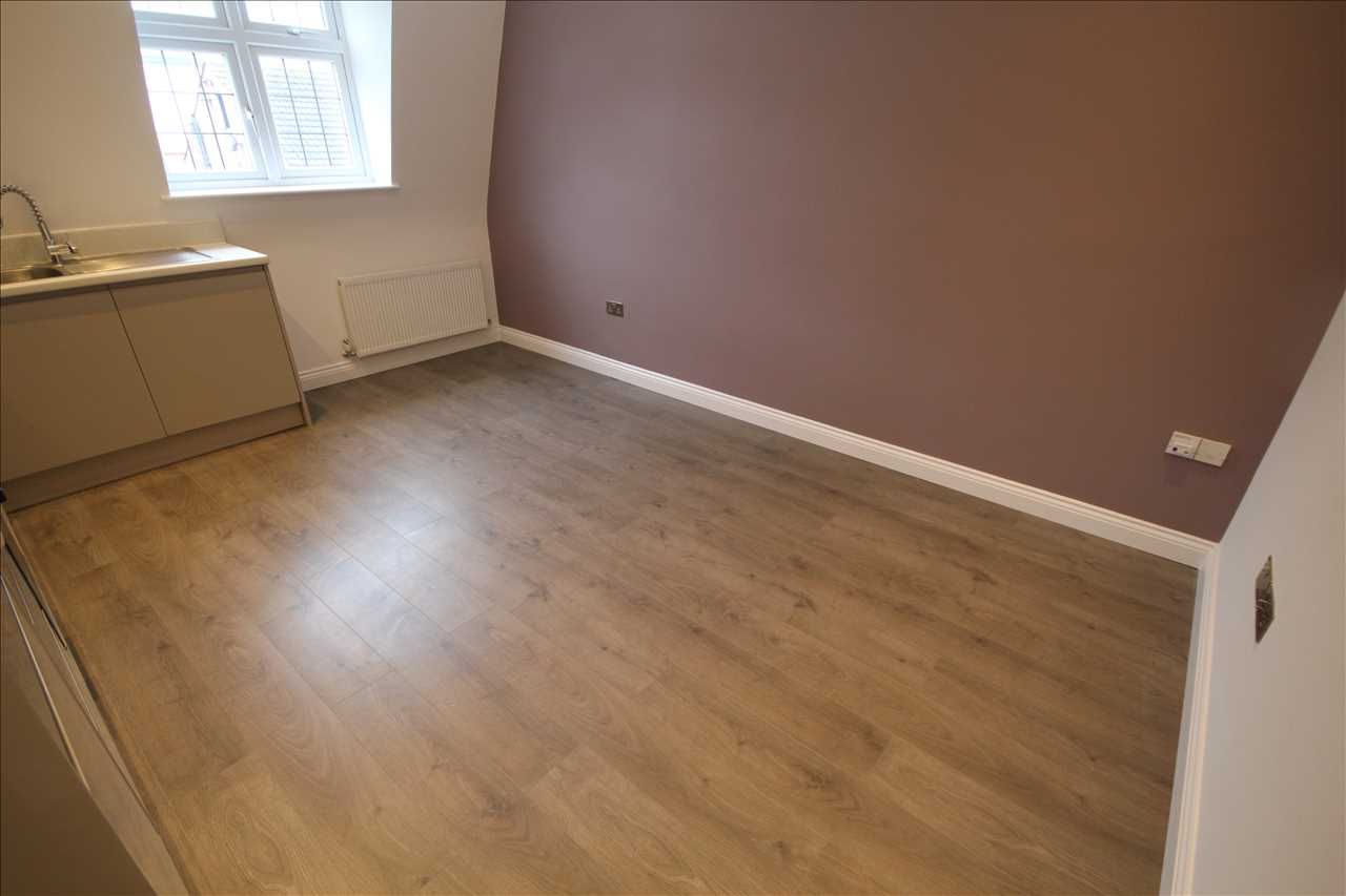 Flat Greenhill Road in Greater London