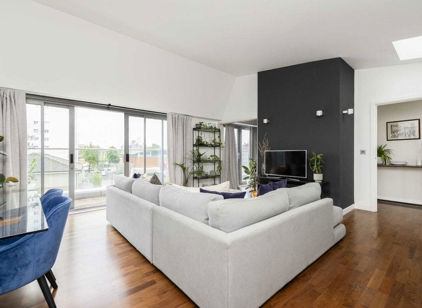 Flat Richmond Road in Greater London