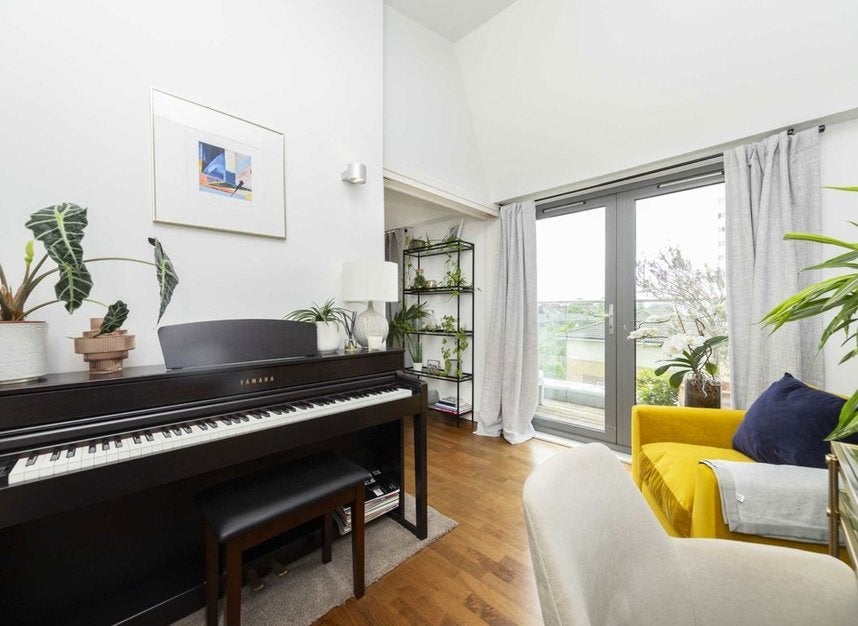 Flat Richmond Road in Greater London