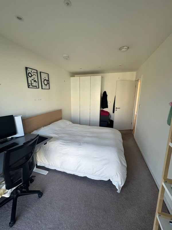 Room Mirabelle Gardens in Greater London