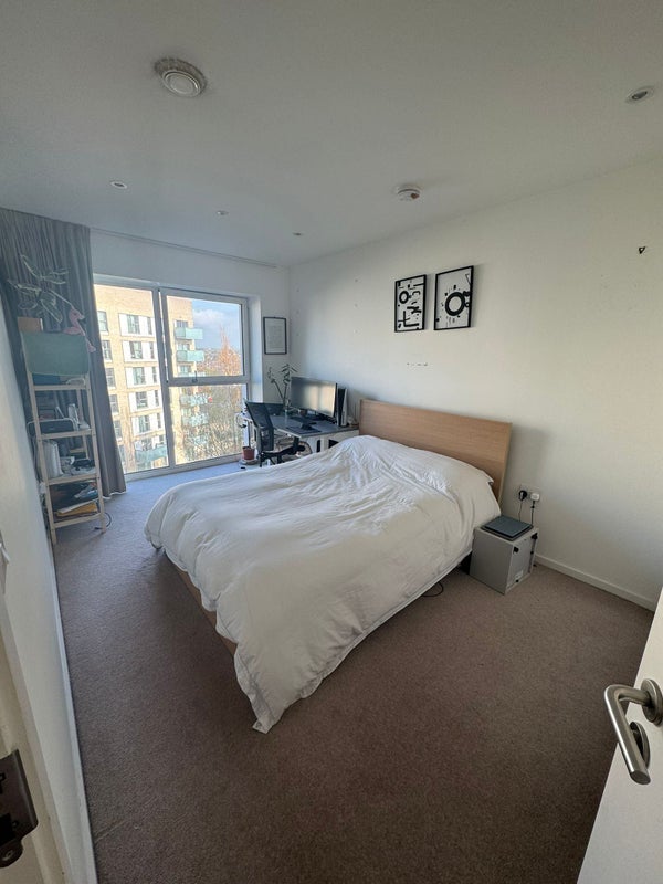 Room Mirabelle Gardens in Greater London