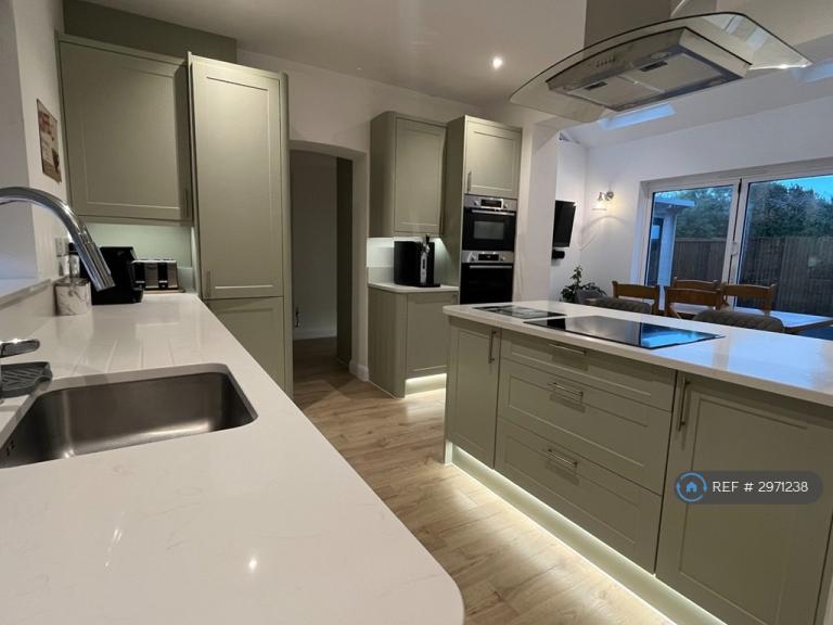 Room Wrestwood Road in Rother