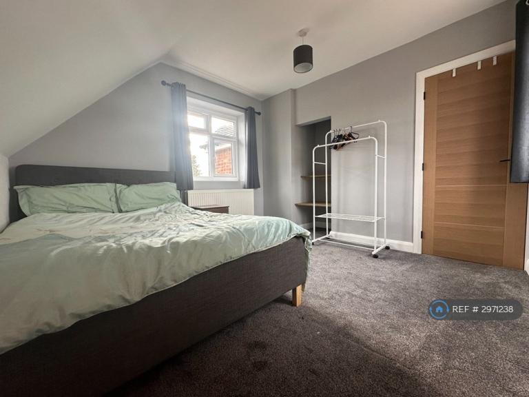 Room Wrestwood Road in Rother
