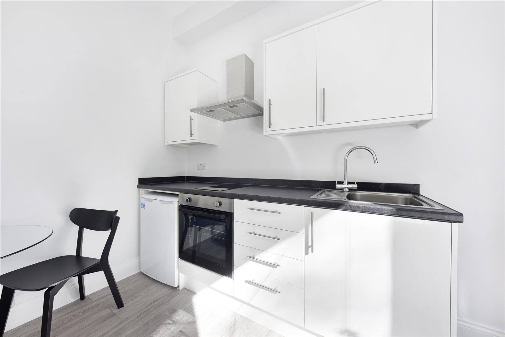 Flat Stanwick Road in Greater London