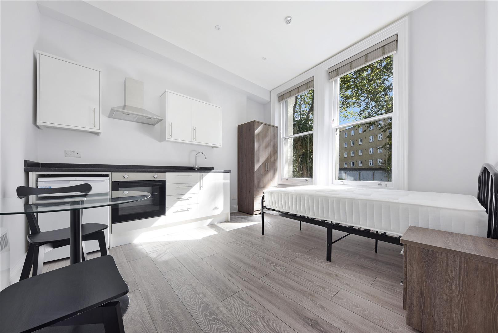 Flat Stanwick Road in Greater London
