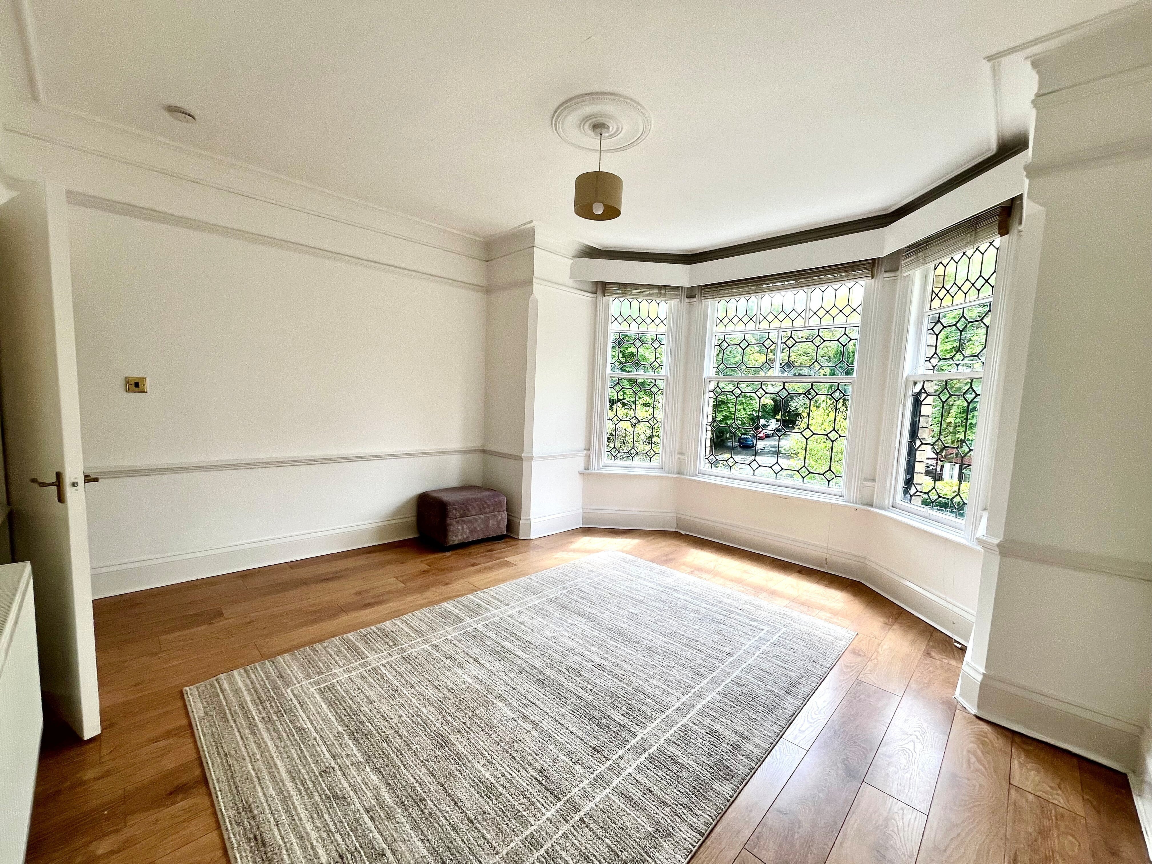 Flat Parkfield Road South in Manchester